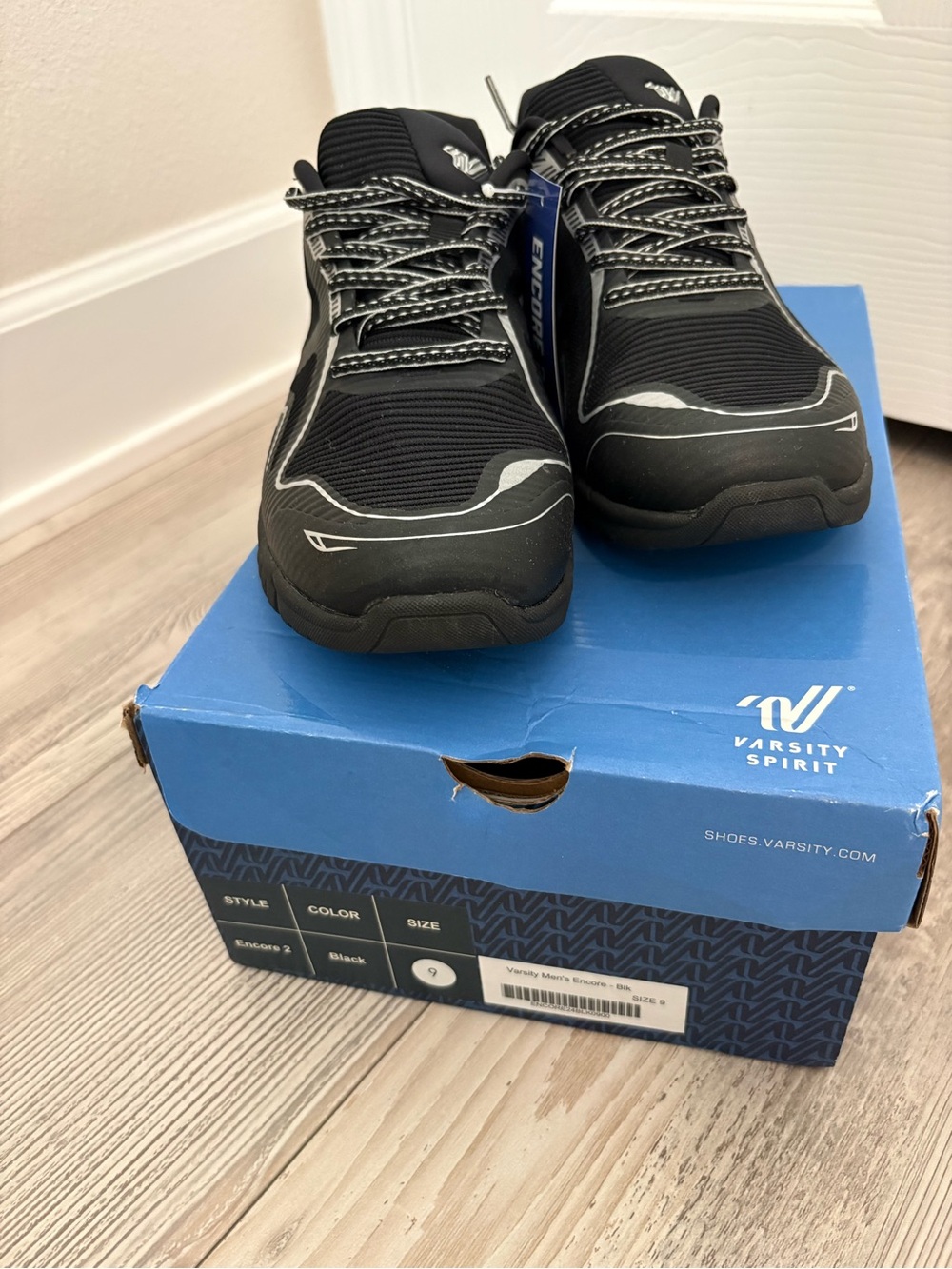 Menโs Black Varsity Spirit Encore 2 Athletic Sneakers